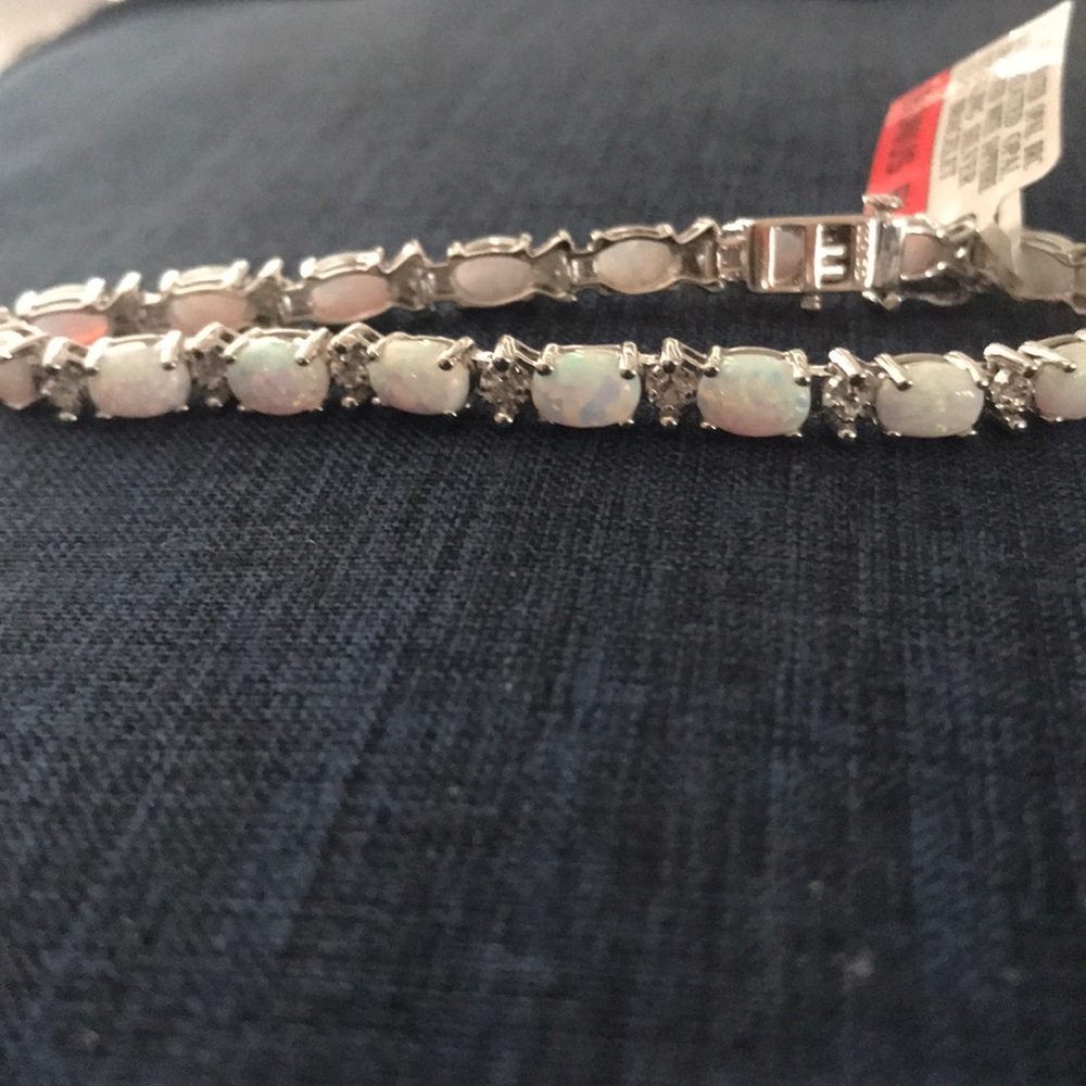 White sapphire sterling silver 7.5 in bracelet